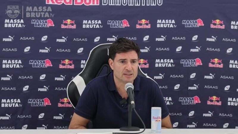 Diretor do Bragantino contesta expulsão de Wallace Yan e reclama da arbitragem dos últimos jogos