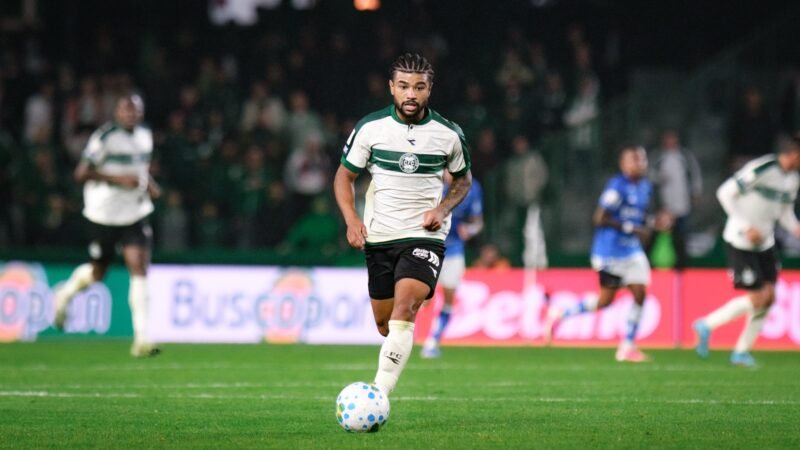 Coritiba: Lucas Ronier passa por cirurgia no joelho após ruptura no LCA; saiba a previsão de retorno
