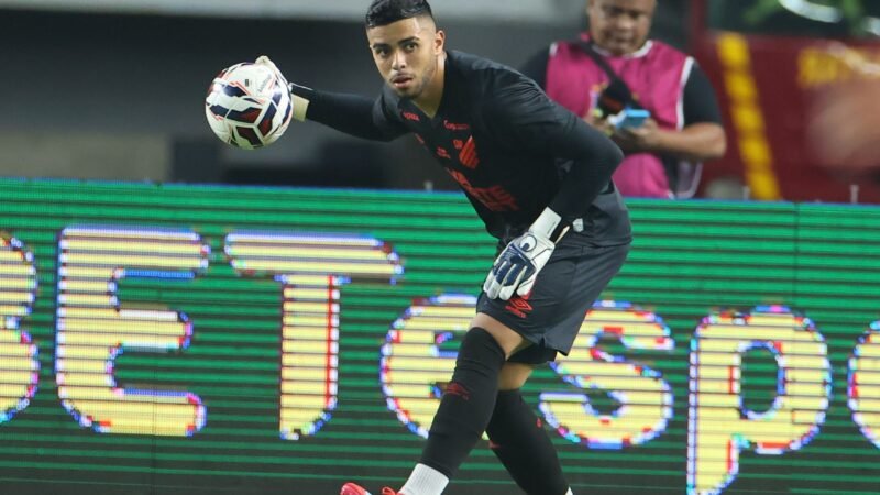Escalação: Mycael treina como titular, e Odair indica mudança no gol do Athletico contra o Cruzeiro
