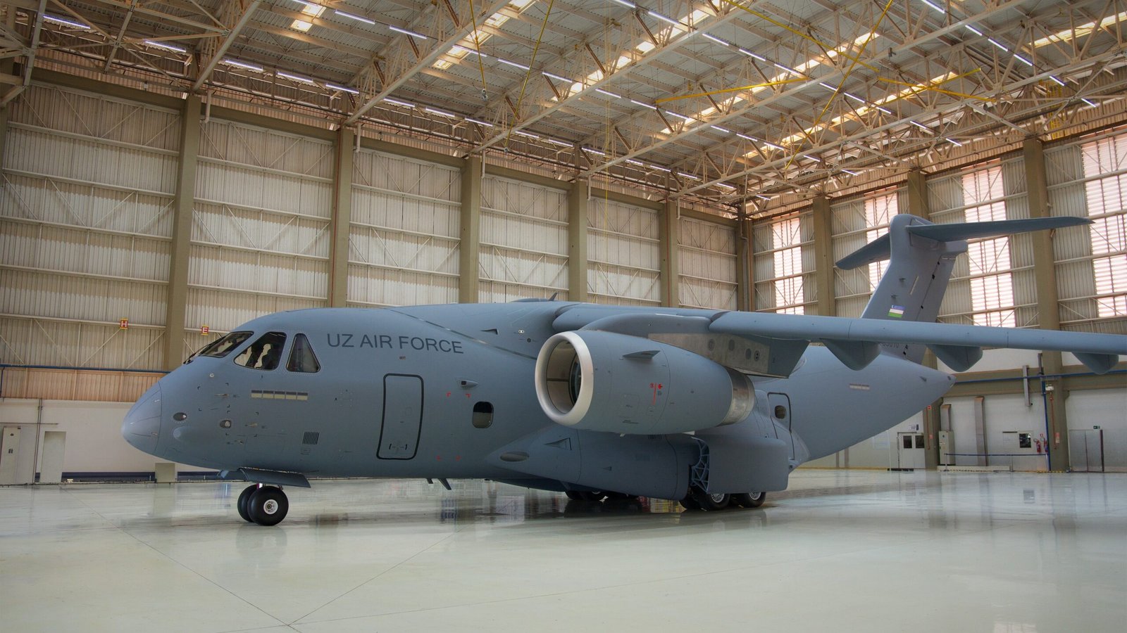 Embraer entrega o primeiro avião C-390 Millennium à Força Aérea do Uzbequistão