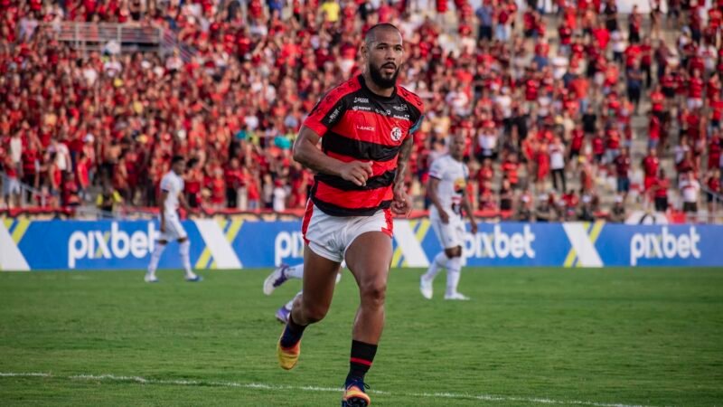 Hélio Paraíba vai continuar no Campinense? Entenda a situação do atacante