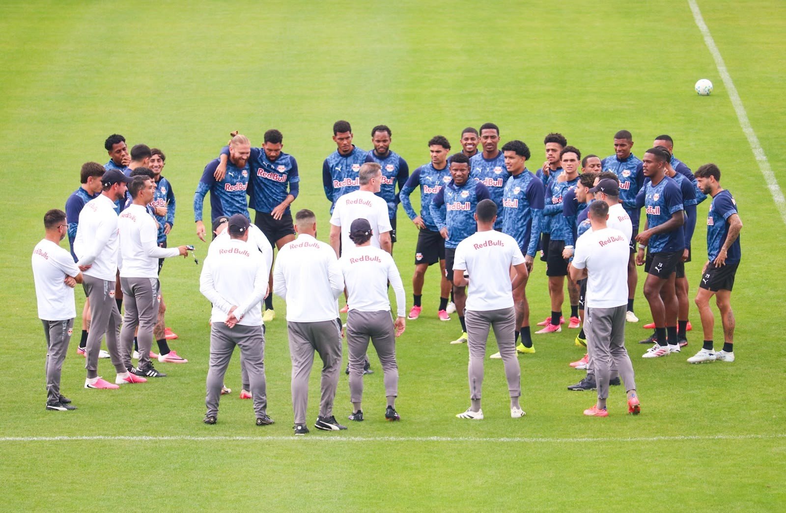 Rodriguinho segue fora dos treinos do Bragantino e é dúvida para partida contra o Botafogo