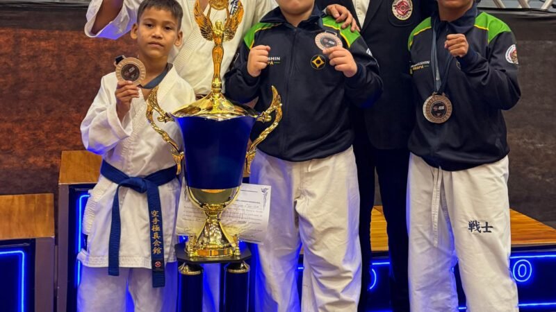 Pai e filhos conquistam medalhas em Campeonato Brasileiro de Karatê em São Paulo