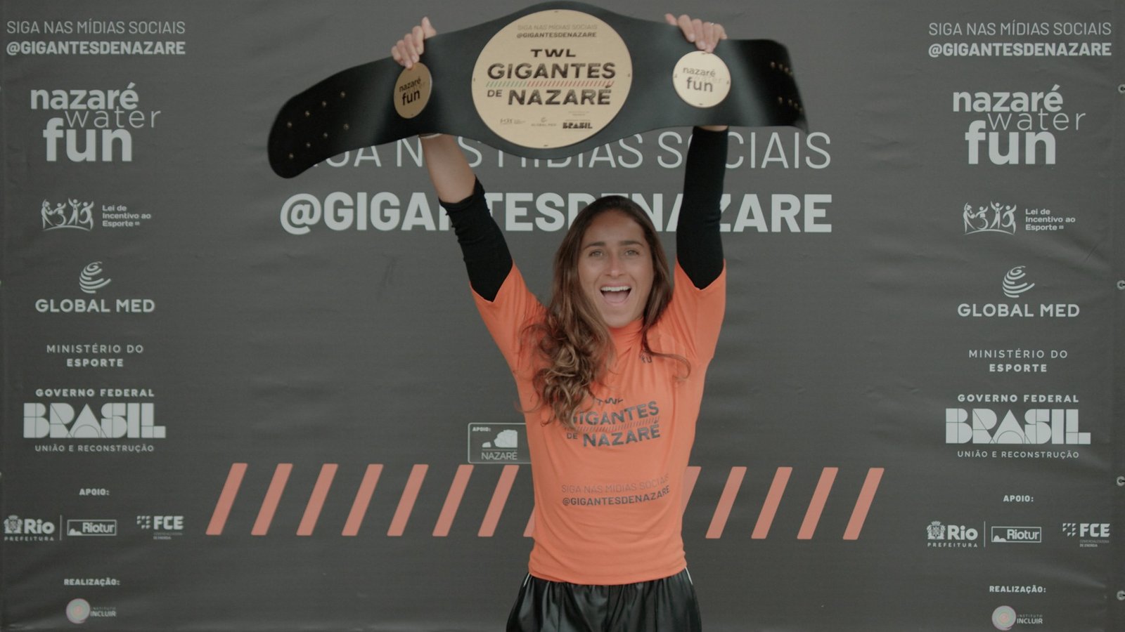 Michelle des Bouillons tem “dia D” para oficializar maior onda já surfada por uma mulher