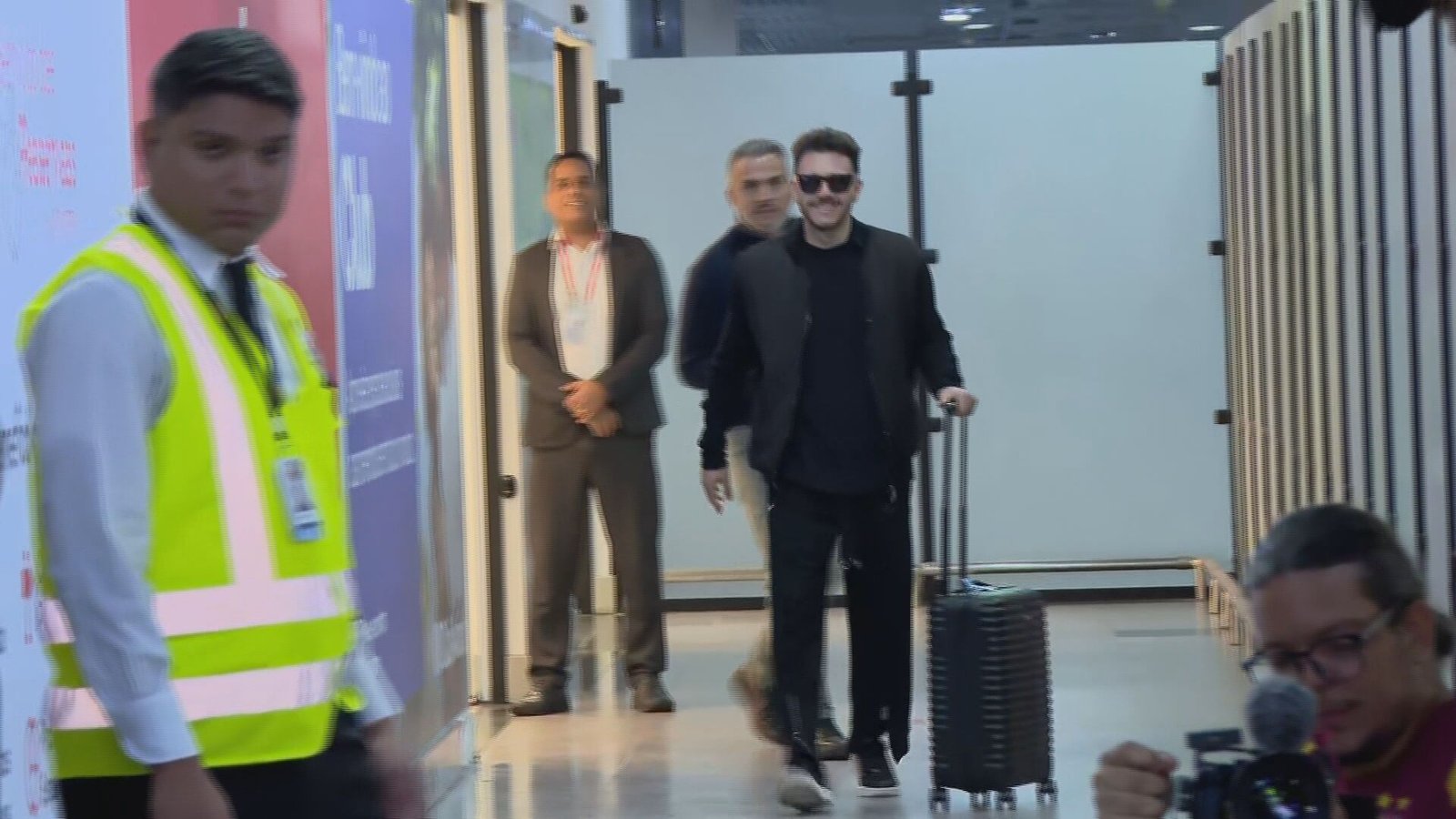 Entusiasmado, Mariano Soso desembarca no Recife para começar novo ciclo no Sport