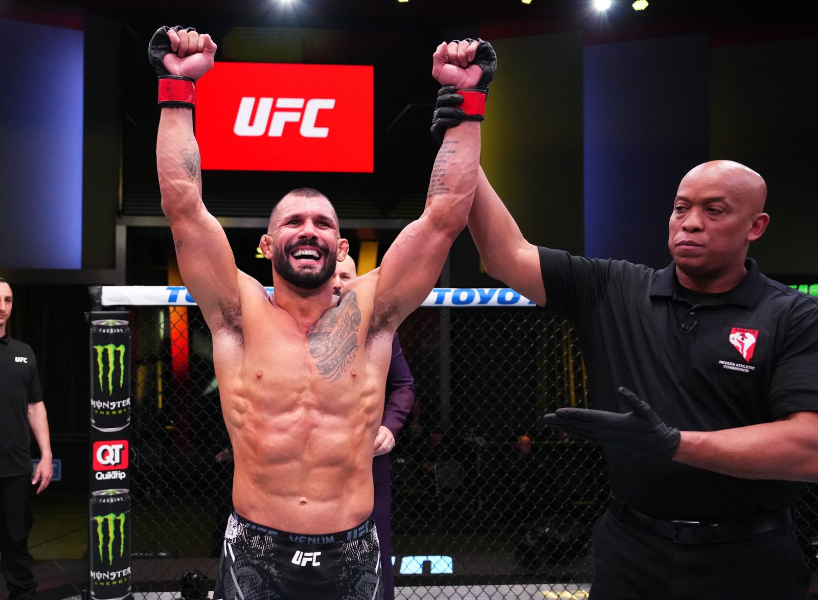 UFC: Rodolfo Vieira e Elves Brener vencem, e Tina Black conquista título do TUF