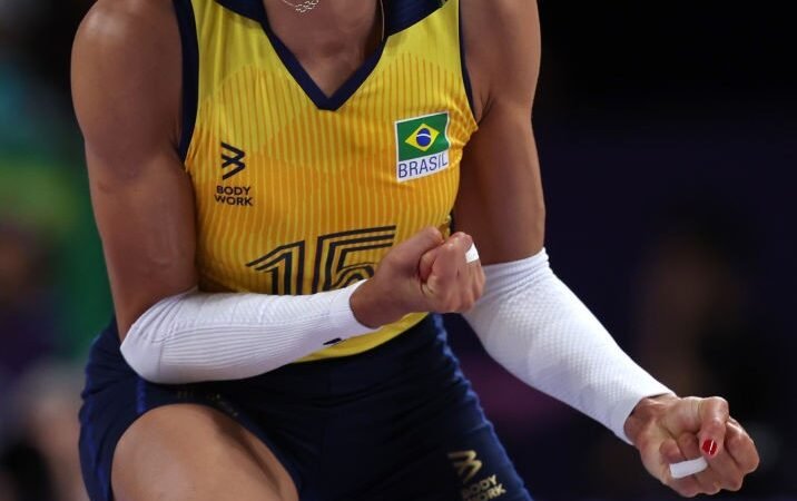 Carolana projeta volta ao vôlei após cirurgias para tratar câncer: “Momentos super desafiadores”