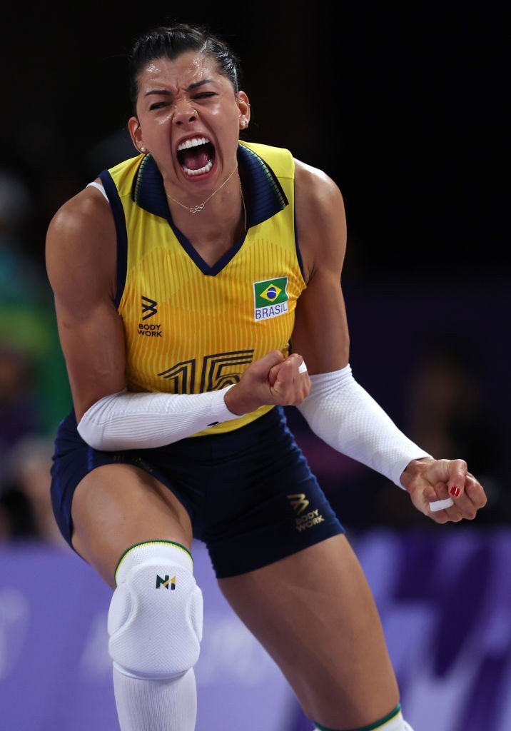 Carolana projeta volta ao vôlei após cirurgias para tratar câncer: “Momentos super desafiadores”