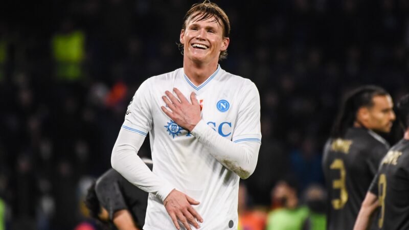 Scott McTominay vai operar o coração para corrigir arritmia, informa o Napoli
