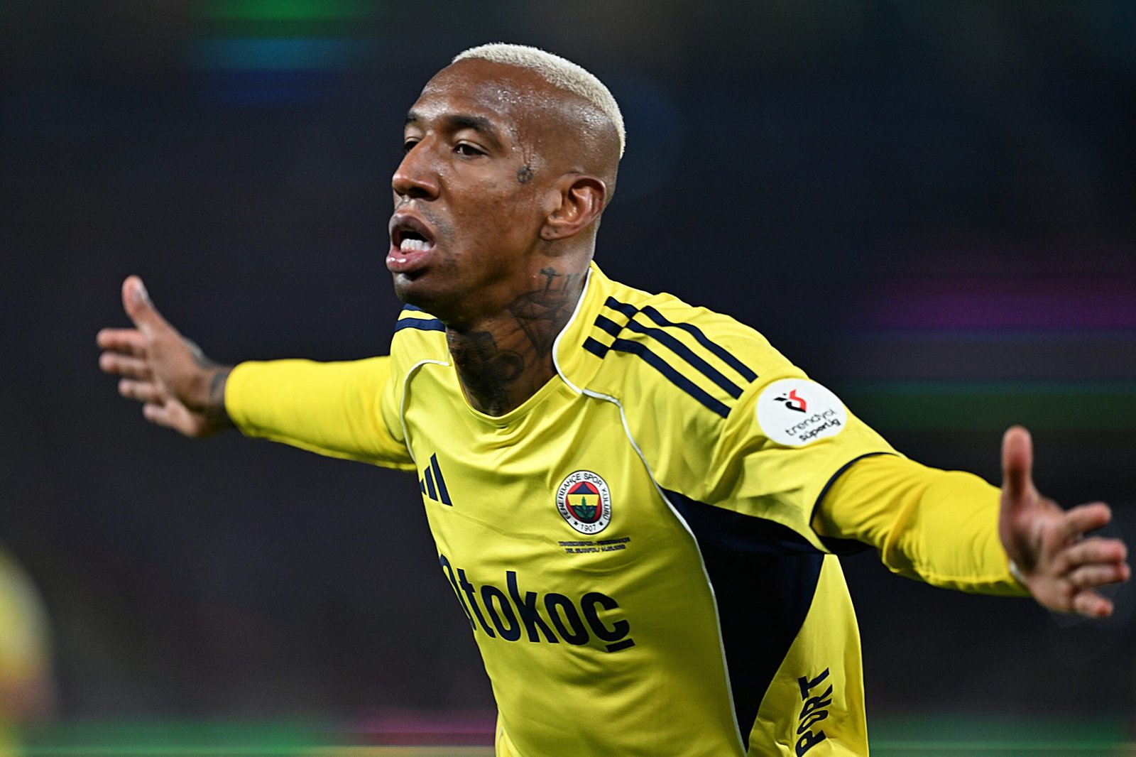 Anderson Talisca rescinde com o Fenerbahçe e assina com o Al-Jazira; veja números da passagem