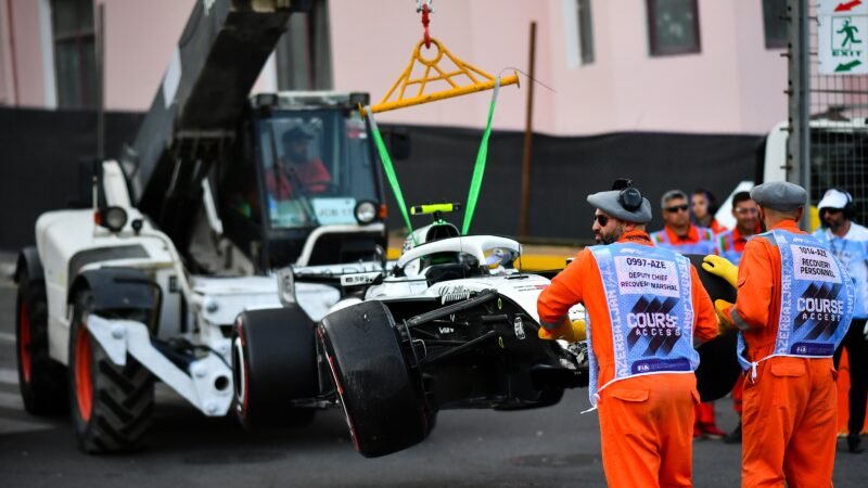 Bottas diz que sistema do carro se confundiu e causou batida em Baku; entenda