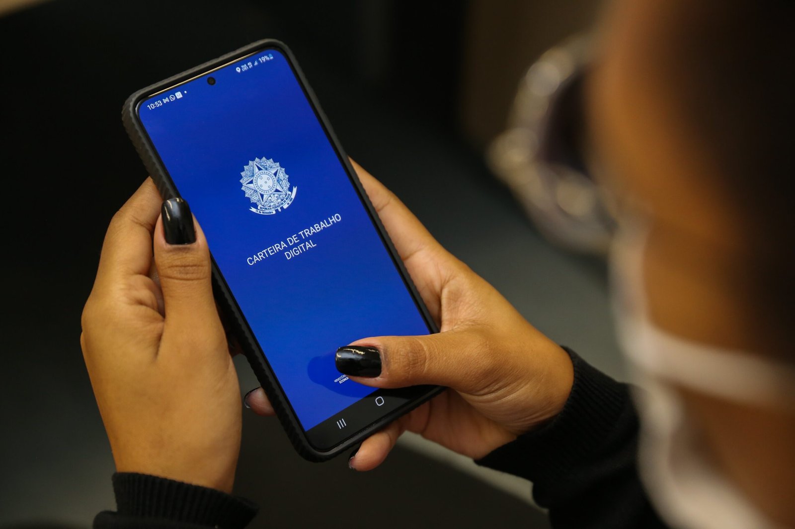 Brasil bate recorde com 103 milhões de pessoas ocupadas; mulheres puxam avanço desde 2012