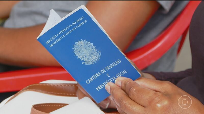 Brasil cria 165,8  mil empregos com carteira assinada em agosto, aponta Caged