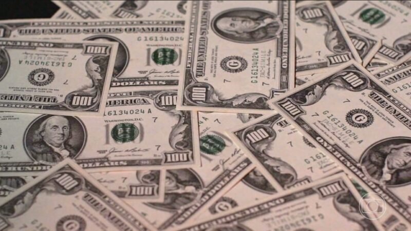 Dólar abre em queda, com inflação dos EUA e contas públicas no foco