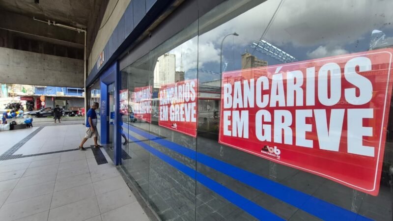 Caixa e funcionários voltam a negociar nesta quarta; greve segue sem prazo para acabar
