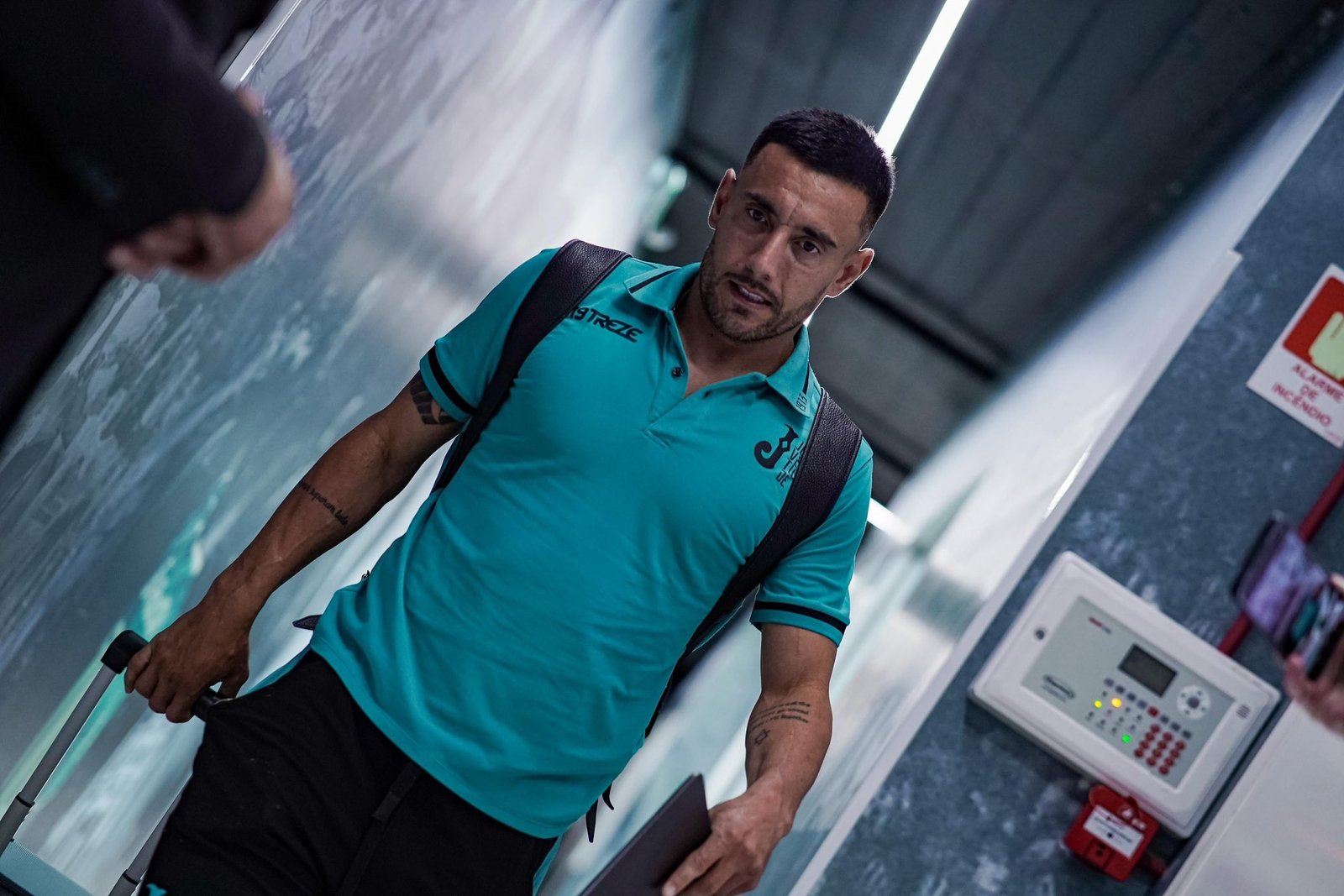 Alan Ruschel vira personagem de documentário e volta ao local de acidente aéreo