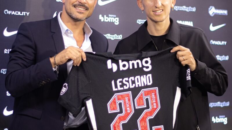 Pagamentos futuros e atletas emprestados: Vasco reforça elenco na janela mesmo sem venda da SAF