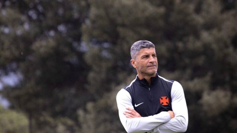 Escalação do Vasco: com titulares preservados, Pedro Emanuel prepara mudanças contra o Santa Fe