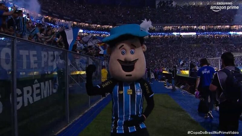Grêmio provoca o Inter e toca valsa na Arena; veja vídeo
