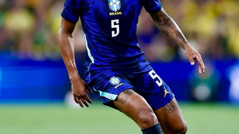 Danilo, do Botafogo, participa de três dos quatro gols do Brasil em amistoso; veja lances
