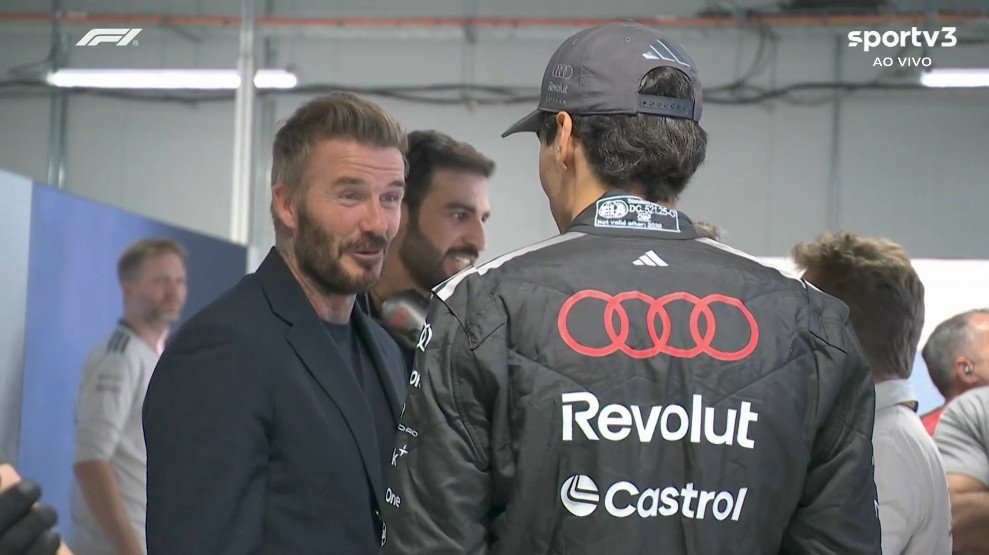 Bortoleto bate papo com David Beckham durante treinos da F1 em Madring