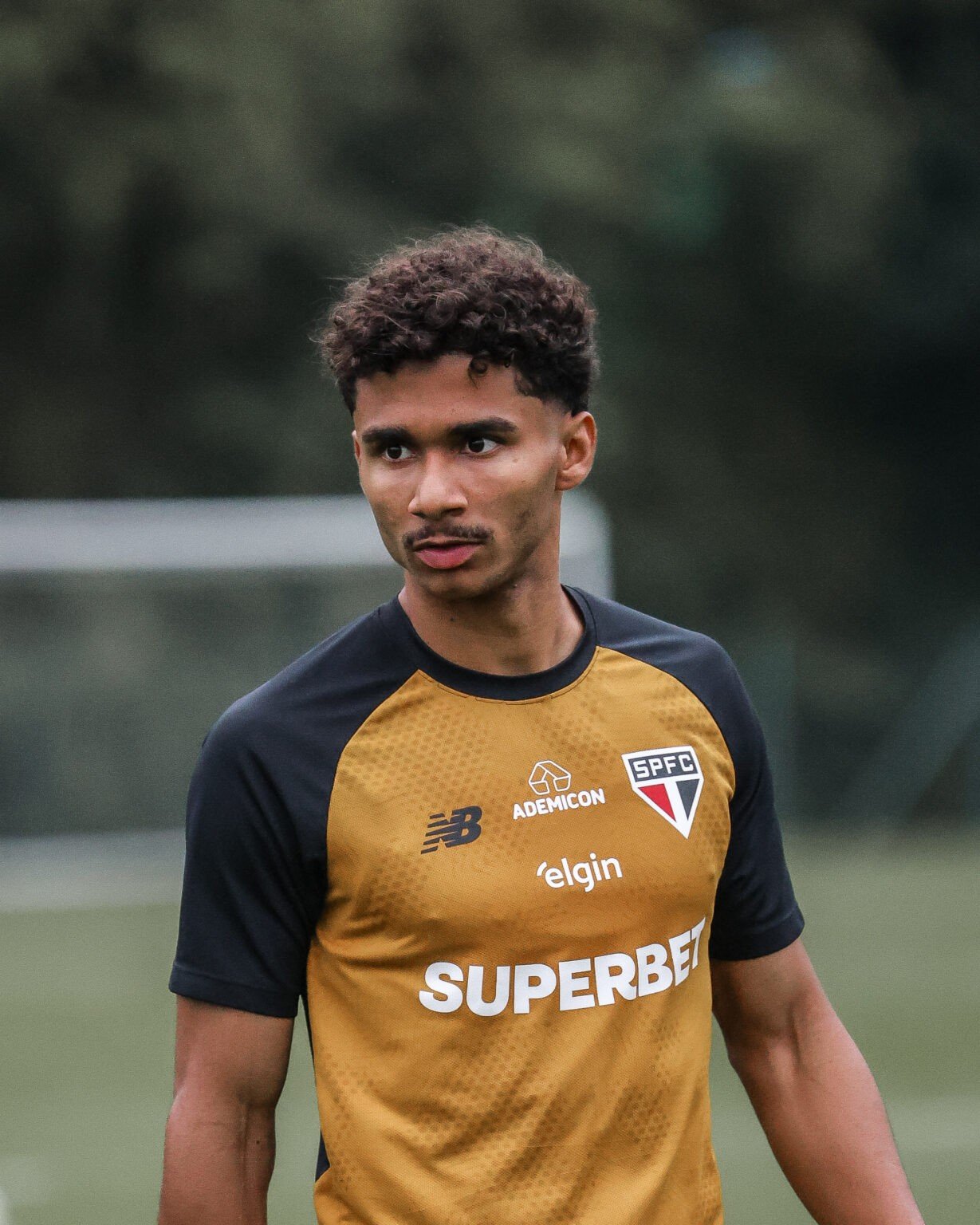 Pedro Lima aumenta concorrência e ameaça sequência de Lucas Ramon no São Paulo