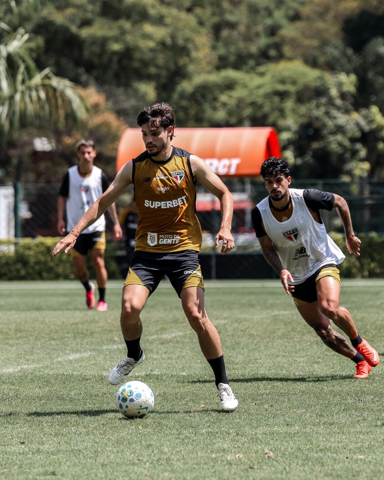 São Paulo inicia semana de preparação para clássico contra o Santos