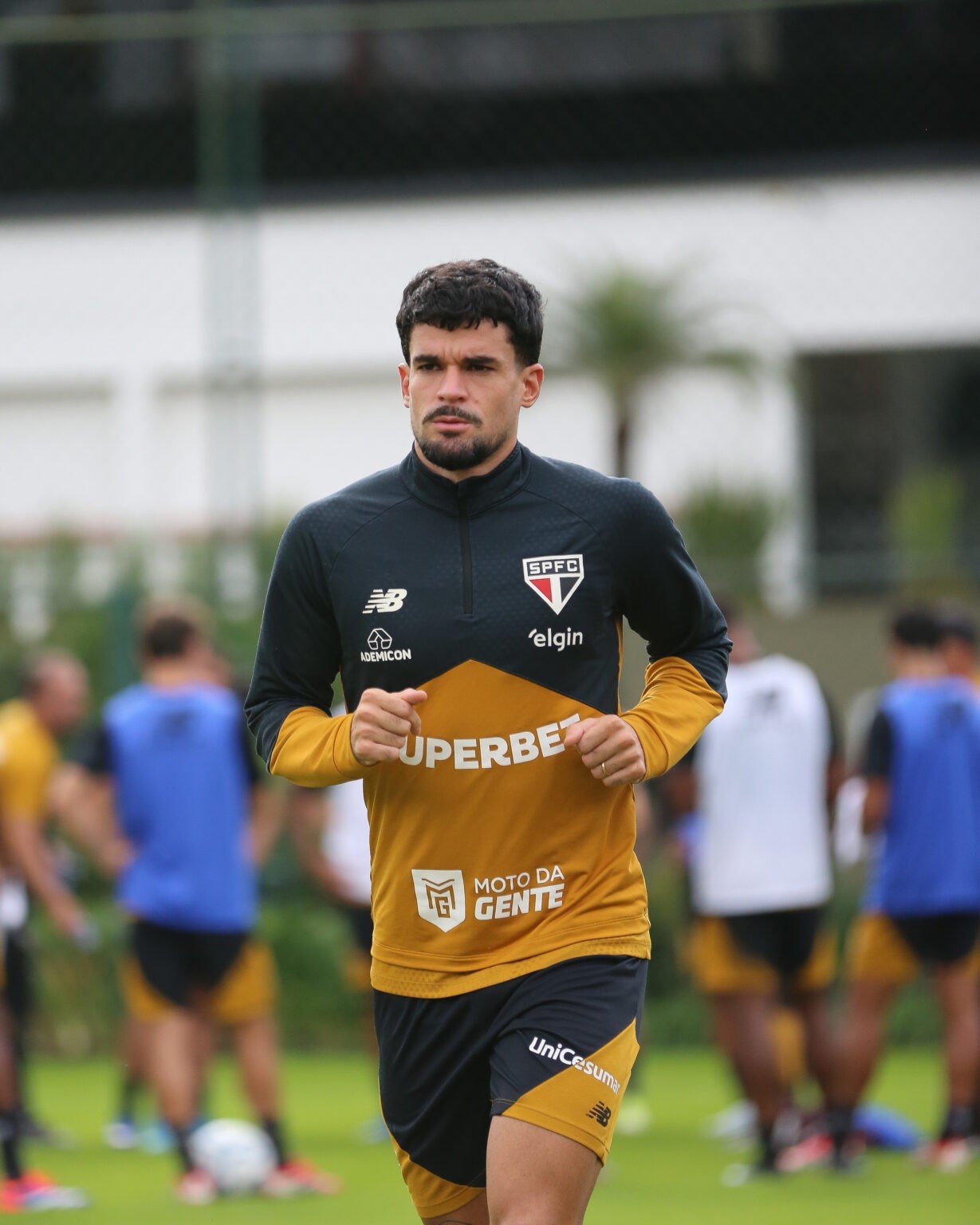 Diretor de futebol do Bahia mostra pessimismo sobre venda de Cauly ao São Paulo: “Difícil bater a meta”