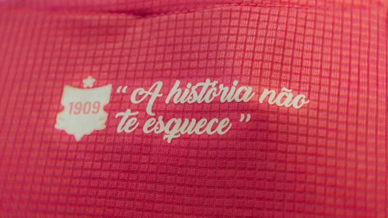 Paulista apresenta camisa especial para o Outubro Rosa; veja fotos