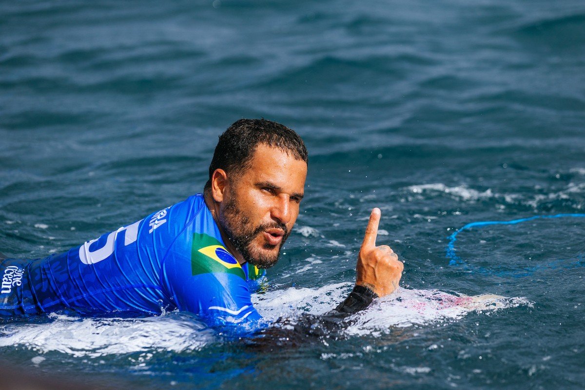 Entenda como Italo Ferreira perdeu a liderança da WSL sem sequer entrar na água