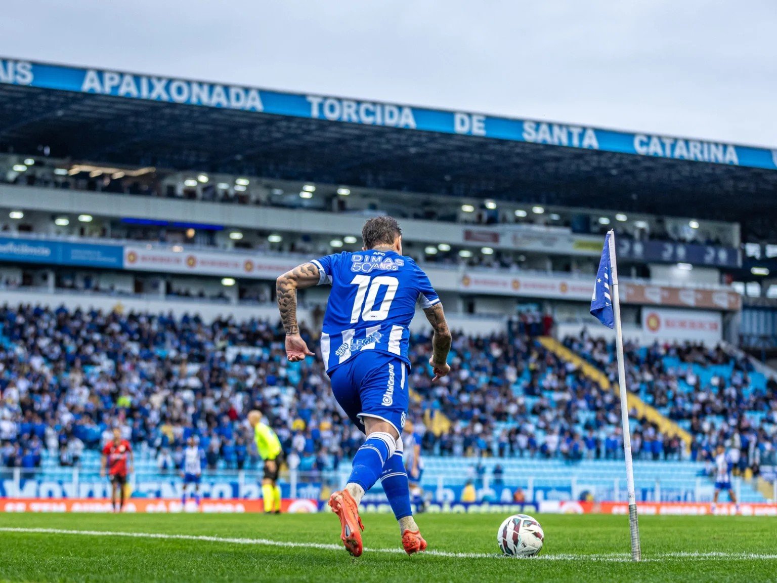 Avaí perde camisa 10 e lateral para jogo contra o Criciúma