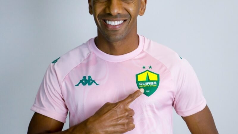Cuiabá estreia camisa em campanha de conscientização do Outubro Rosa na Série B