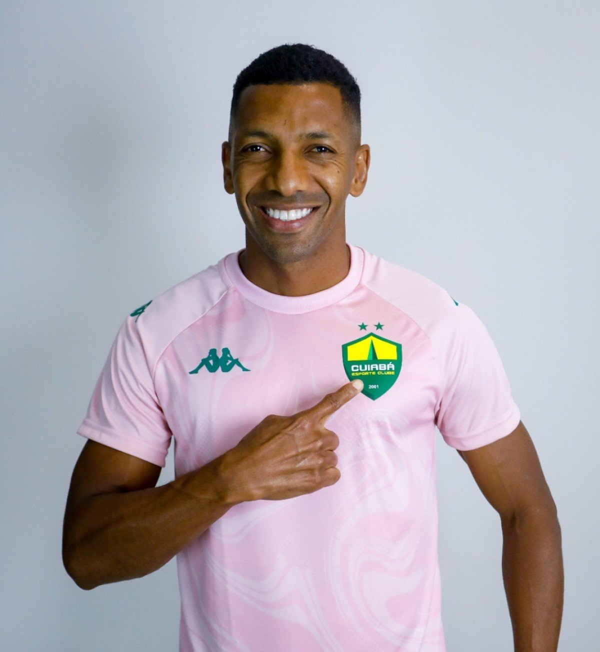 Cuiabá estreia camisa em campanha de conscientização do Outubro Rosa na Série B