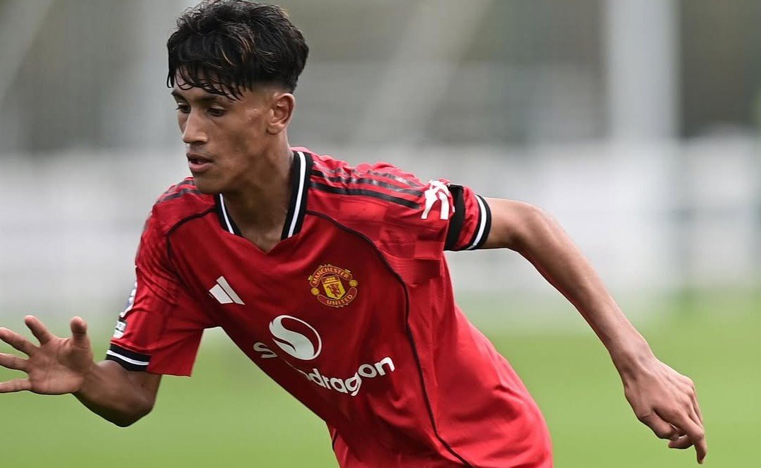 Lenda do United detona clube por caso do “Kid Messi”: “Vai provar do próprio remédio”