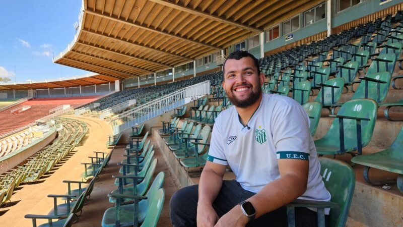 Há 13 anos, torcedor do Uberlândia mantém cadeira vazia no estádio para pai falecido: “Sinto a presença dele”