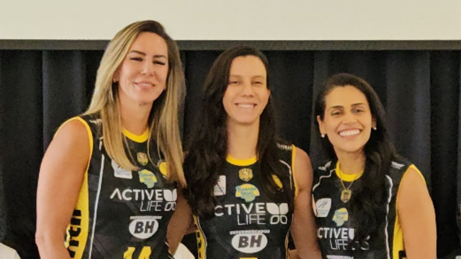 Grávida, levantadora Macris vai seguir no elenco do Praia Clube para a temporada 2026/27