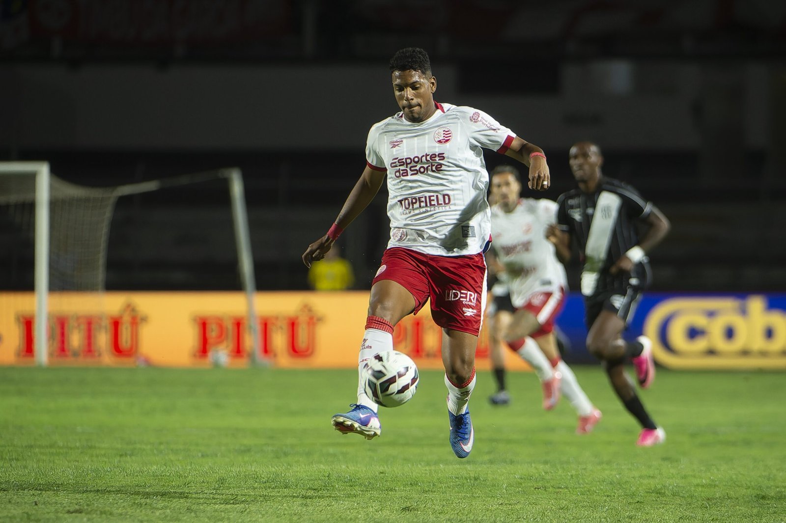 Invicto há oito jogos, Náutico tenta voltar a vencer como visitante após mais de três meses