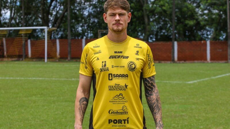 QFC contrata meia ex-Coritiba e Santos