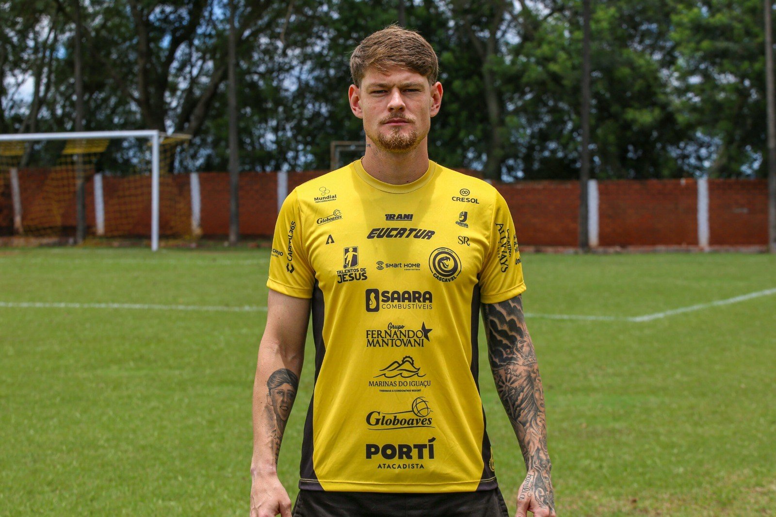 QFC contrata meia ex-Coritiba e Santos