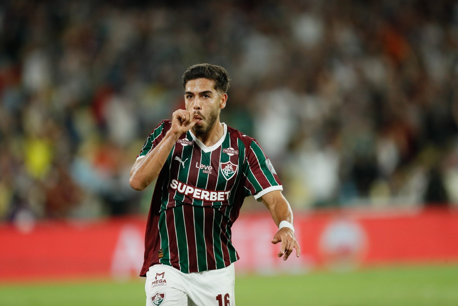 Nonato dedica vitória e gol do Fluminense ao diretor Paulo Angioni, que está internado