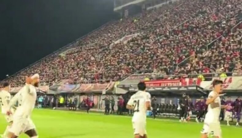 Estudiantes alega ato obsceno e pede suspensão de Memphis no jogo de volta contra o Corinthians