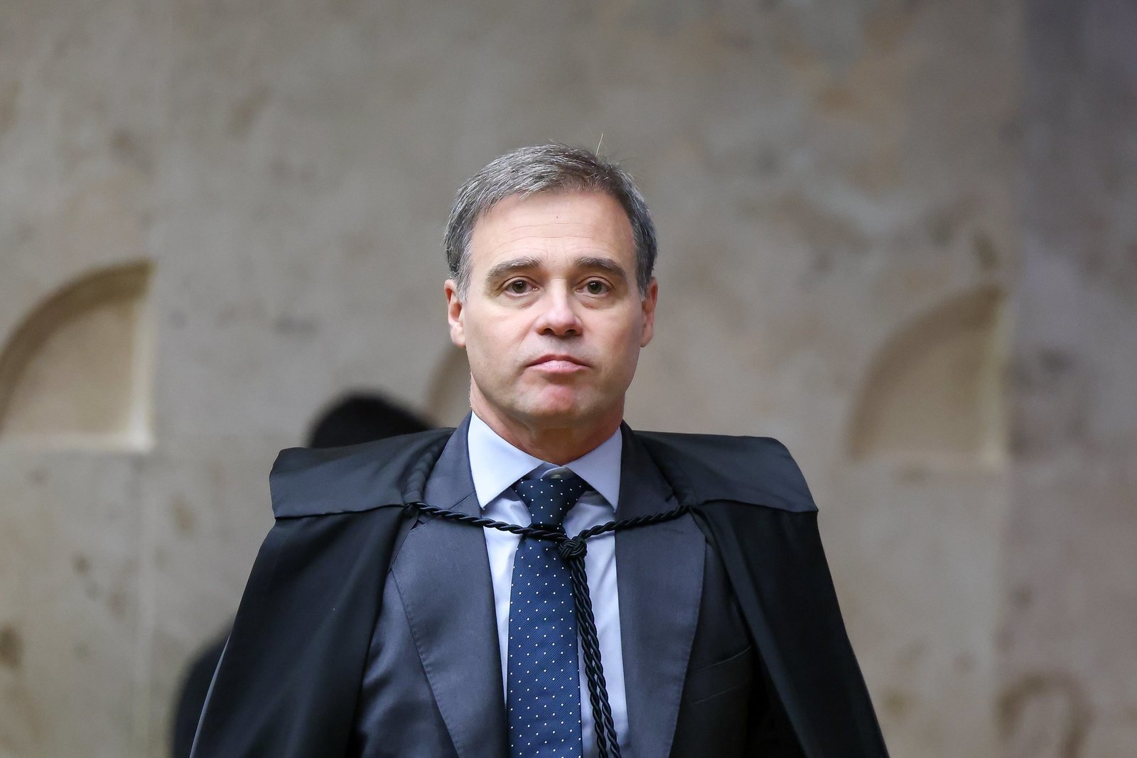 Em uma semana, André Mendonça dispara e conquista 1,3 milhão de seguidores