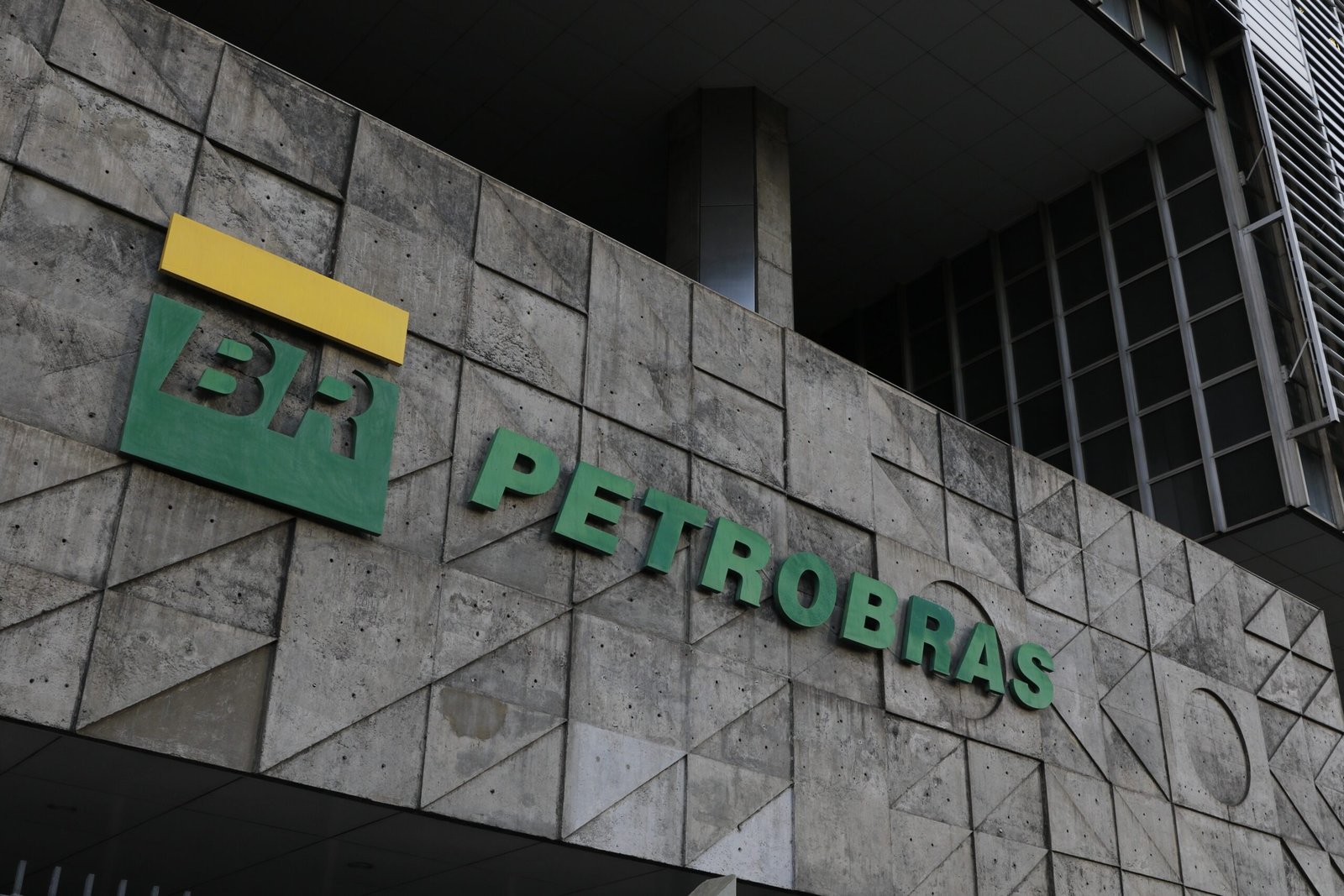 Fim do desconto da Petrobras: como ficam os preços da gasolina?