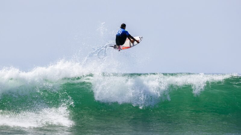 WSL: Miguel Pupo vence Kanoa Igarashi com virada no fim e é campeão em Trestles