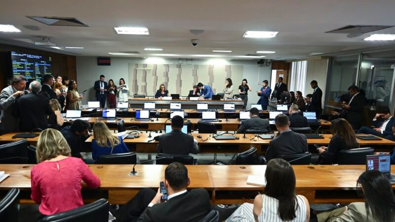 Comissão aprova fim da ‘taxa das blusinhas’; medida segue para votação no plenário da Câmara