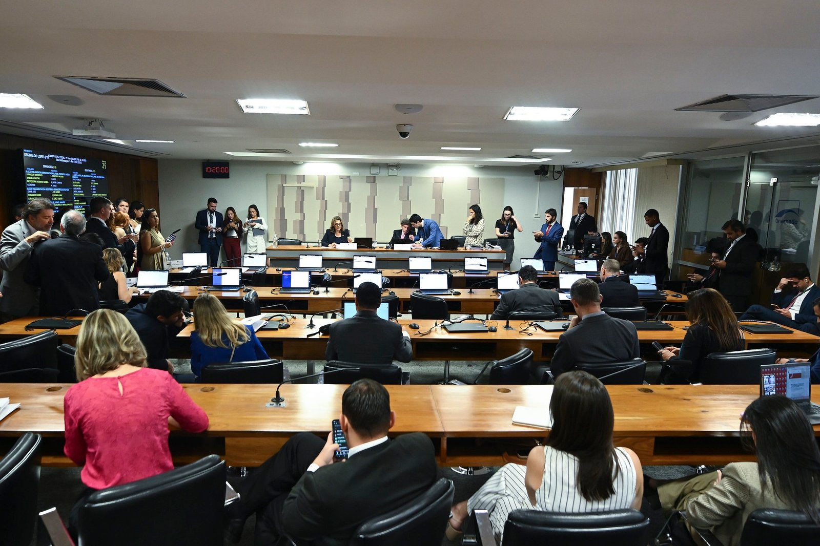 Comissão aprova fim da ‘taxa das blusinhas’; medida segue para votação no plenário da Câmara