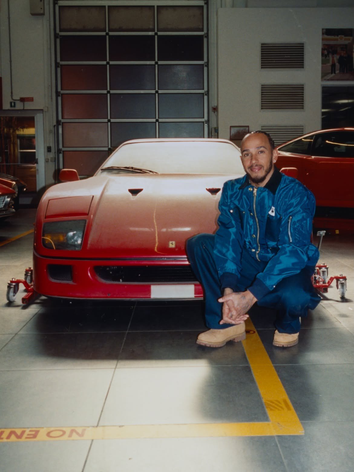 Hamilton restaura Ferrari rara e posta fotos com carro: “Sonho de criança”