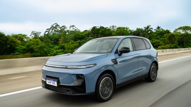 Leapmotor B10 ganha versão híbrida ‘às avessas’ por R$ 179.990; entenda como funciona