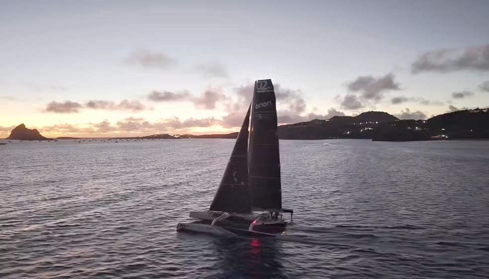 Orion bate recorde de 19 anos e conquista Fita Azul da Regata Recife-Fernando de Noronha