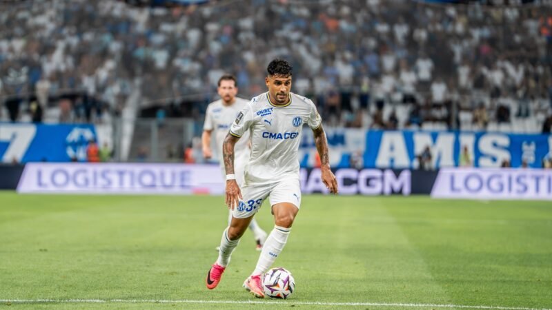 Santos desiste da contratação do lateral Emerson Palmieri